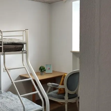 Appartement Ideales Monteurzimmer Fuer Bis Zu 3 Personen In Bester Lage L 1 Minute Zum Bahnhof L Innenstadtnaehe L Kueche L Free-wlan L Willkommen Im Hallo!-apartment 3